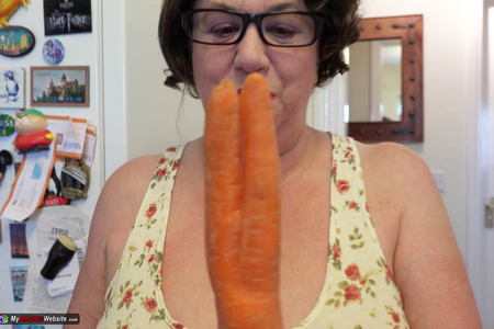AuntieTrisha - Two Fingered Carrot Pt 1 HD Video