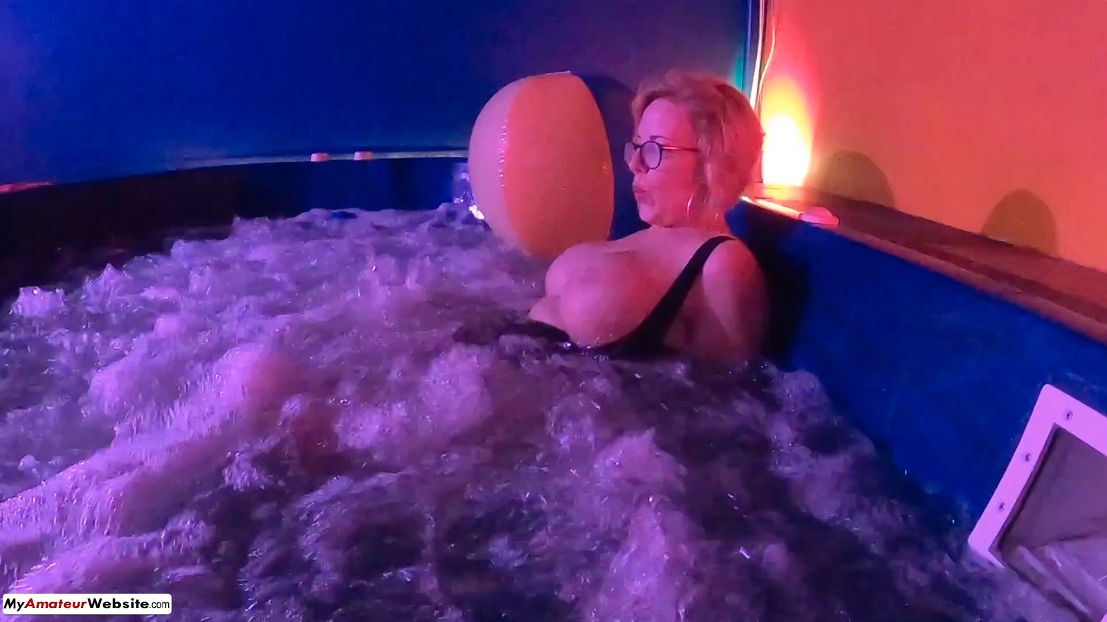 CurvyClaire - Bikini Hot Tub Pt4