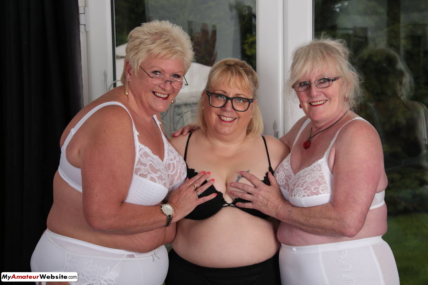 LexieCummings - Three Tarts In Their Corsets