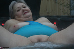 Valgasmic Wet In The Tub