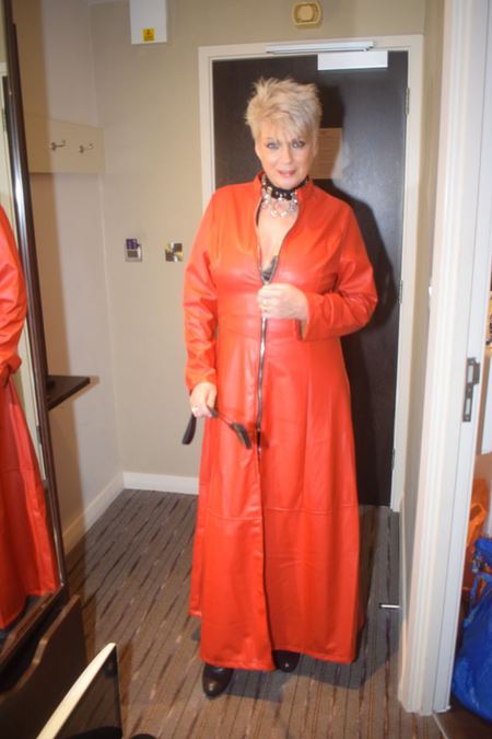 Mistress Divine arrives at a clients