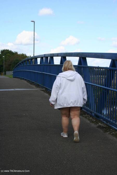 Lexie Flashes Her Arse