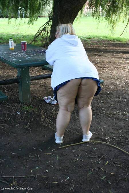 Lexie Flashes Her Arse