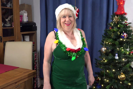 TrishasDiary - Santas Chief Elf Pt 1