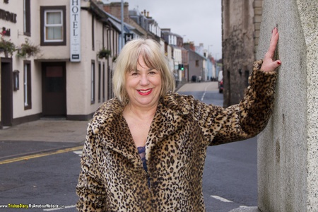 TrishasDiary - Flashing in Sanquhar